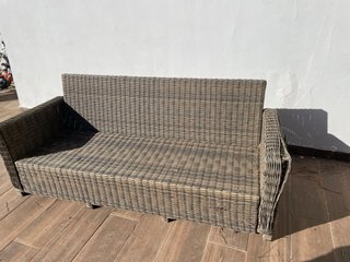 Dos sillones de exterior