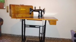 Máquina de coser Sigma con maletín