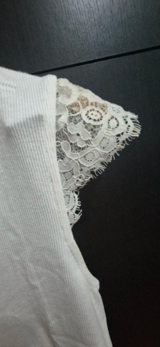 Camiseta Stradivarius encaje