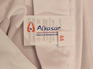 4 pantalones de trabajo solo un bolsillo lateral.