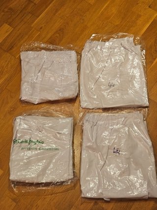 4 pantalones de trabajo solo un bolsillo lateral.
