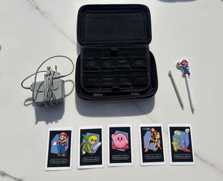 Nuovo Nintendo 3DS XL Rosa/Bianco + Accessori