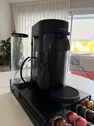 Macchina da caffè Nespresso Vertuo Plus + porta capsule