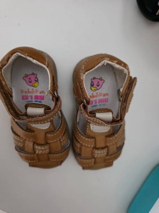 Sandalias niño piel marrón talla 20