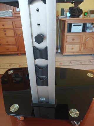 SOPORTE DE TV CON RUEDAS Y COLUMNA DE ALUMINIO
