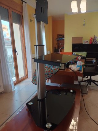 SOPORTE DE TV CON RUEDAS Y COLUMNA DE ALUMINIO