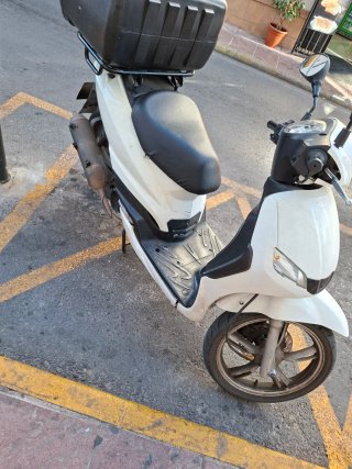 Solo esta semana Peugeot Tweet 125 Blanca 2014