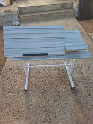 Mesa escritorio regulable con ruedas