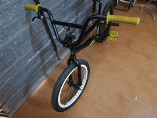 Bici MadGear (MGP) Freestyle BMX de 20 pulgadas