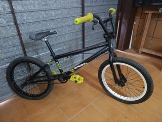 Bici MadGear (MGP) Freestyle BMX de 20 pulgadas
