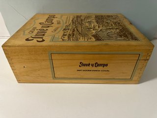 Caja de madera vacía Juve & Camps