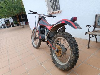 Montesa Trial Negra y Roja