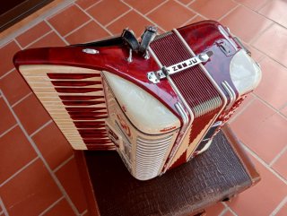 Acordeón Noble 120 Bajos