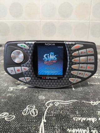 Nokia N-Gage + Giochi + Caricatore.