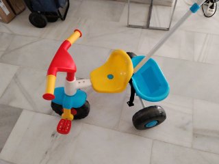 Triciclo para bebé con pedales