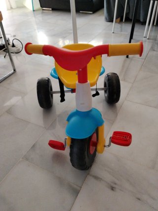 Triciclo para bebé con pedales