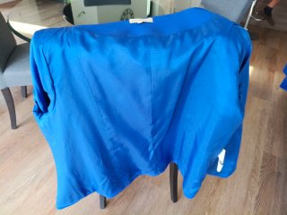 Traje de fiesta azul con chaqueta