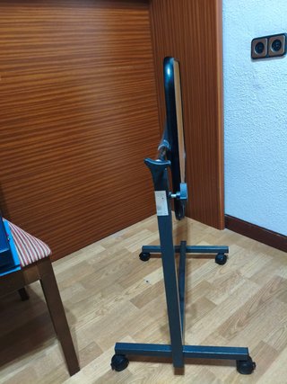 Mesa auxiliar cama/sofá regulable y abatible