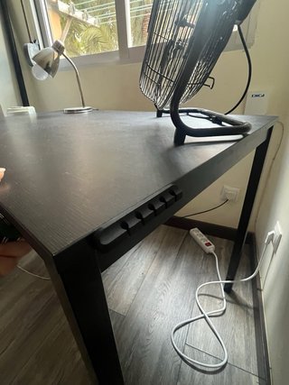 Mesa IKEA TÄRENDÖ Negra 110x67cm