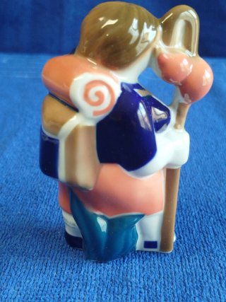Escultura porcelana de un peregrino, de Sargadelos