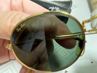 Gafas de sol Ray-Ban doradas y verdes
