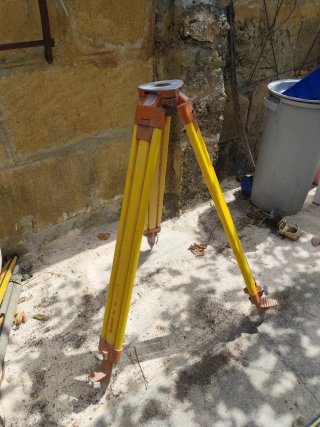 Trípode topográfico profesional