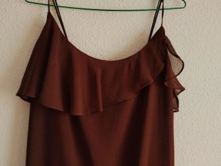 Vestido H&M marrón con volantes