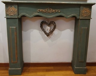 Chimenea decorativa verde con corazón