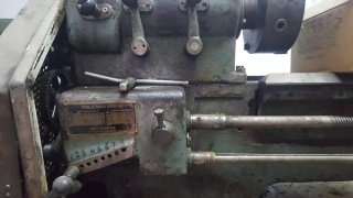 Torno industrial antiguo paralelo