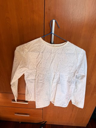 Blusa blanca con puntos