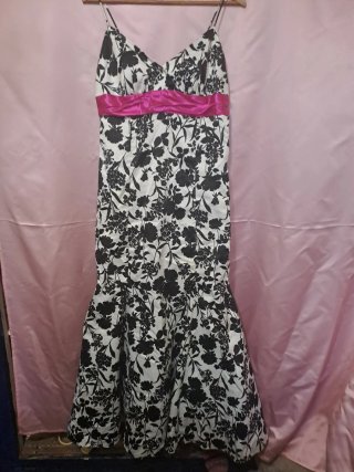 Vestido de fiesta floral de raso