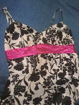 Vestido de fiesta floral de raso