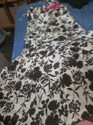Vestido de fiesta floral de raso