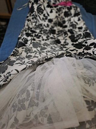 Vestido de fiesta floral de raso
