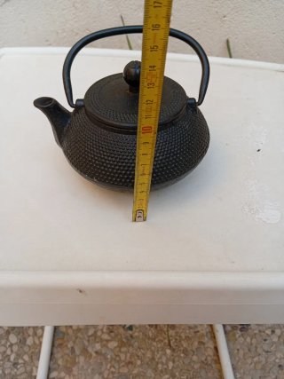 Tetera de hierro fundido negra
