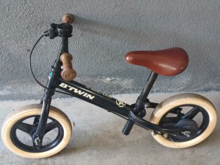Bicicleta de equilibrio B'TWIN negra
