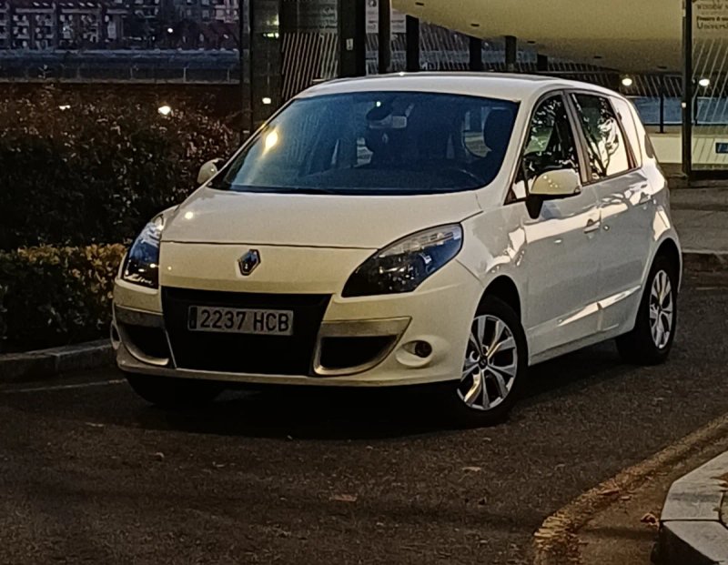 Renault Scenic 2011 - foto 1
