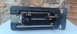 Máquina de coser Alfa antigua