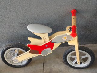Bicicleta de madera para niños