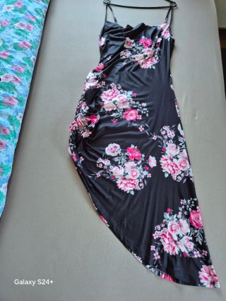 Vestido floral preto e rosa