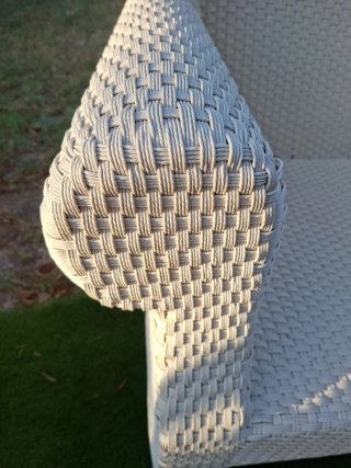 Sillones orejeras con cojines y reposapies