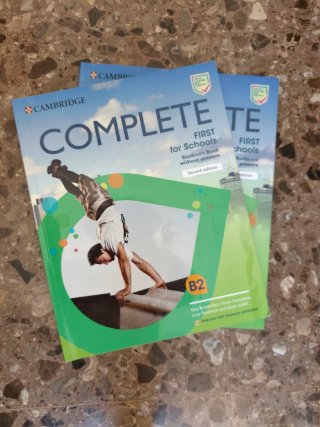 Libro de inglés B2 de la marca Cambridge