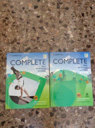 Libro de inglés B2 de la marca Cambridge
