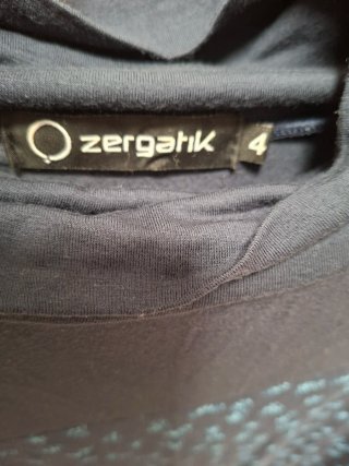 Camiseta cuello alto estampada