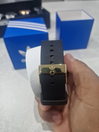 Reloj Adidas Negro y Dorado