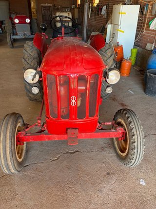 Tractor Hanomag Barreiros R335 Rojo