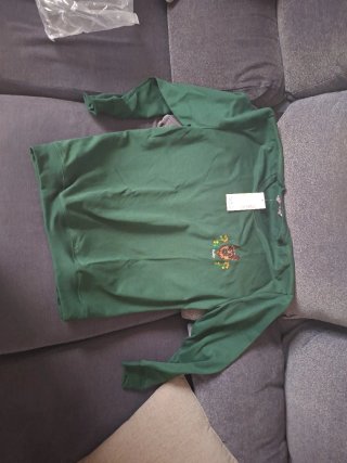 Sudadera con bordado de perro y flores nuevo