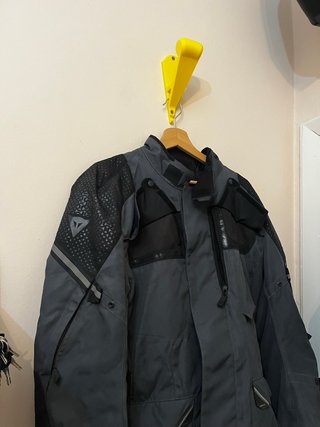 Soporte para Casco, chaqueta y llaves de Moto