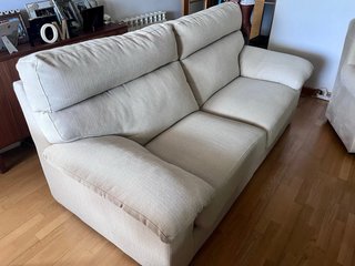 Sofá 2 plazas + Sillón beige tela (regalo)