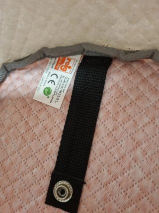 Carrito de bebé rosa con capota